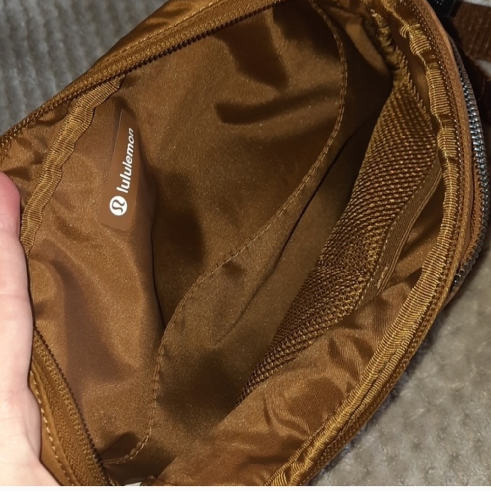 Lululemon City Adventurer Crossbody Bag - Picture 3 of 3